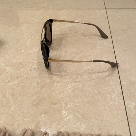 Prada sunglasses - Picture 3 of 3